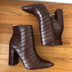 NWOT dark brown croc ankle boots, size 7.5